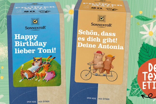 Hier sind zwei individuelle Probier mal Teepackungungen zu sehen. | © SONNENTOR