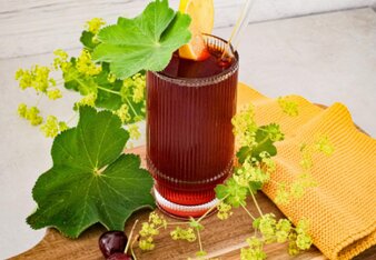 Frauenmantel Kirsch Elixier | © SONNENTOR