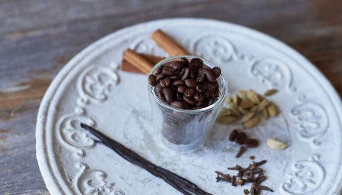 Nudelholz Kaffee Gewürze | © SONNENTOR Kaffee Gewürze | © SONNENTOR
